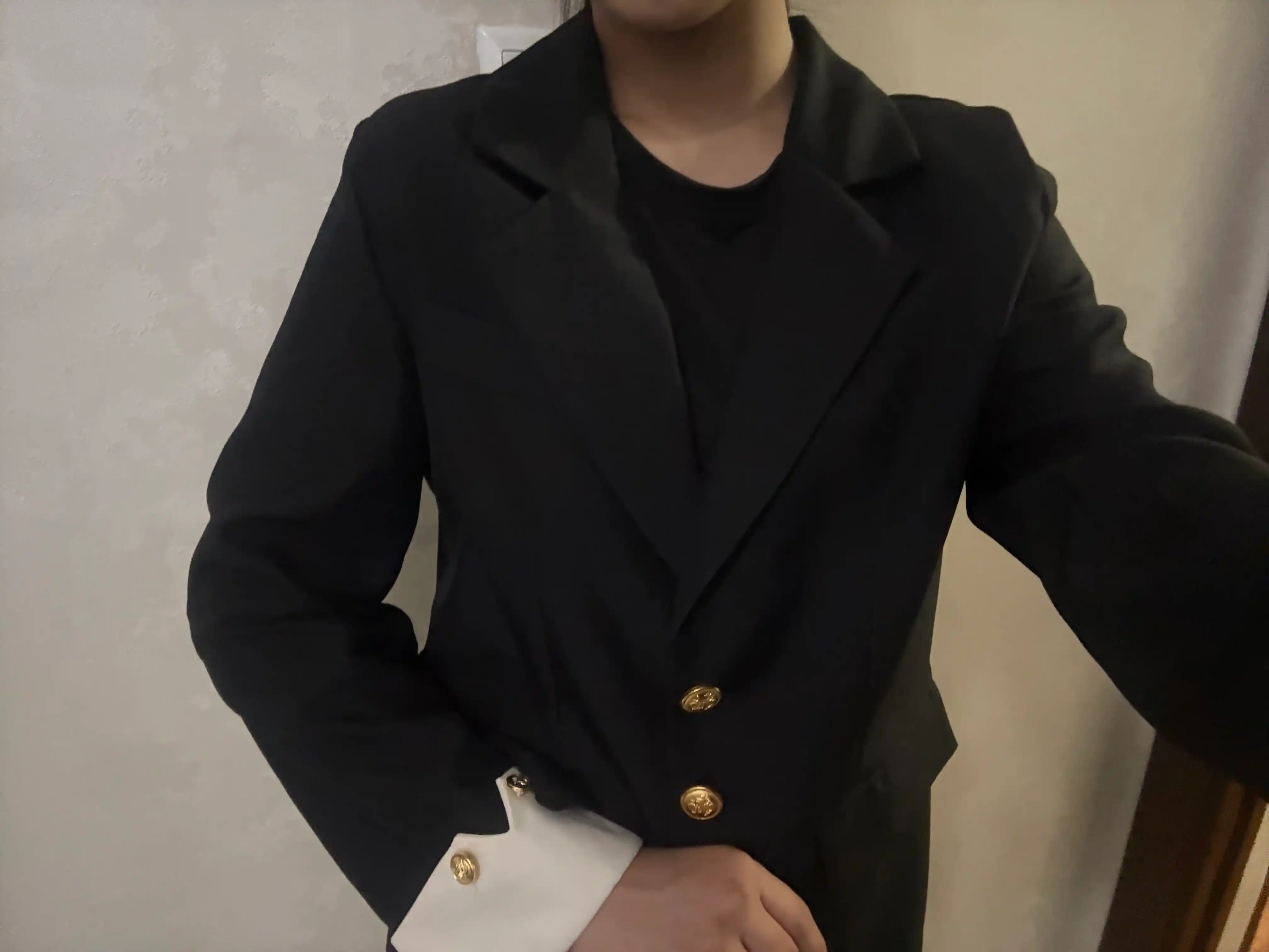 Ayollar klassik pidjagi - ishbilarmonlik va kundalik ko‘rinish uchun zamonaviy ofis blazer