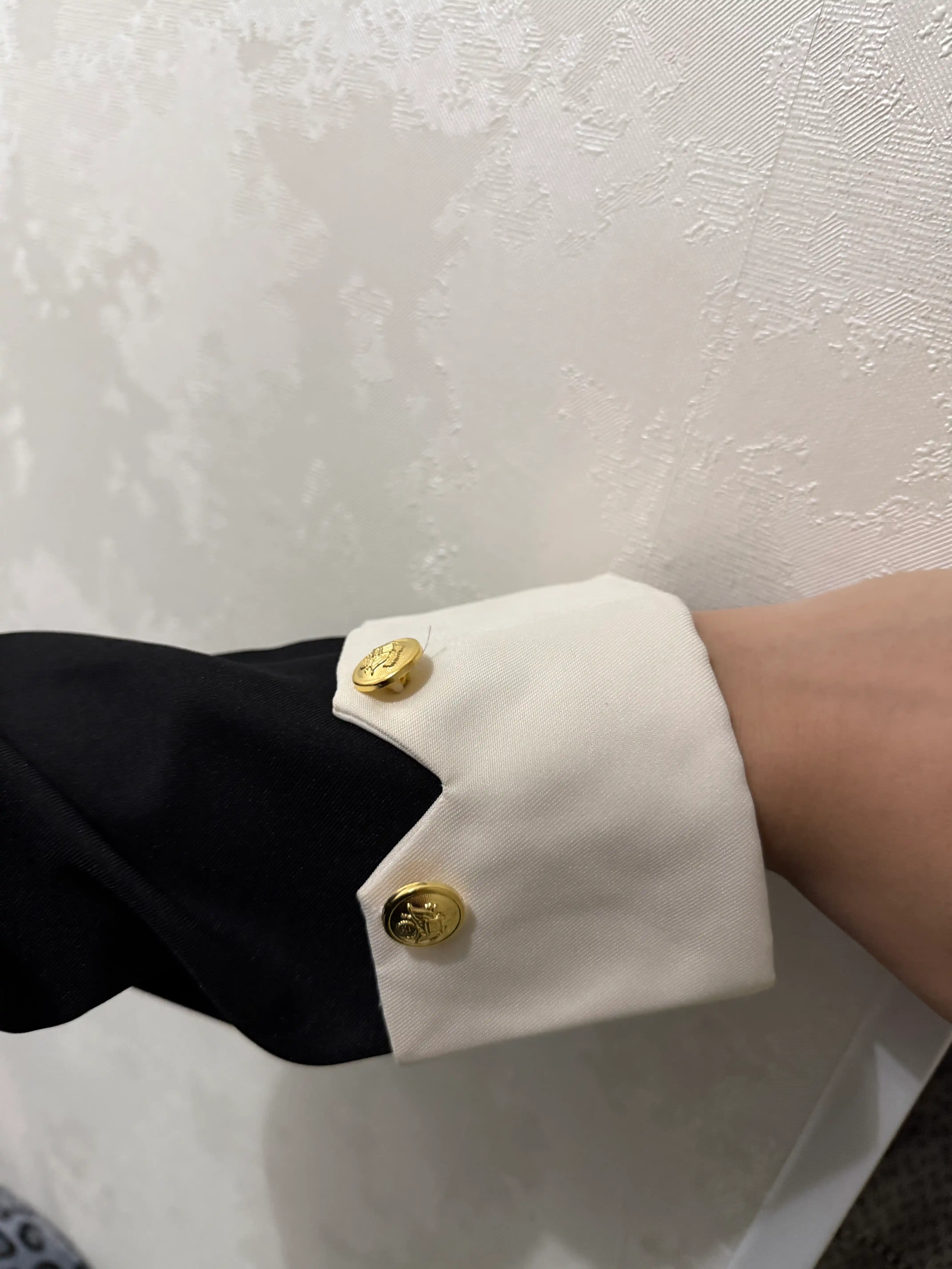 Ayollar klassik pidjagi - ishbilarmonlik va kundalik ko‘rinish uchun zamonaviy ofis blazer