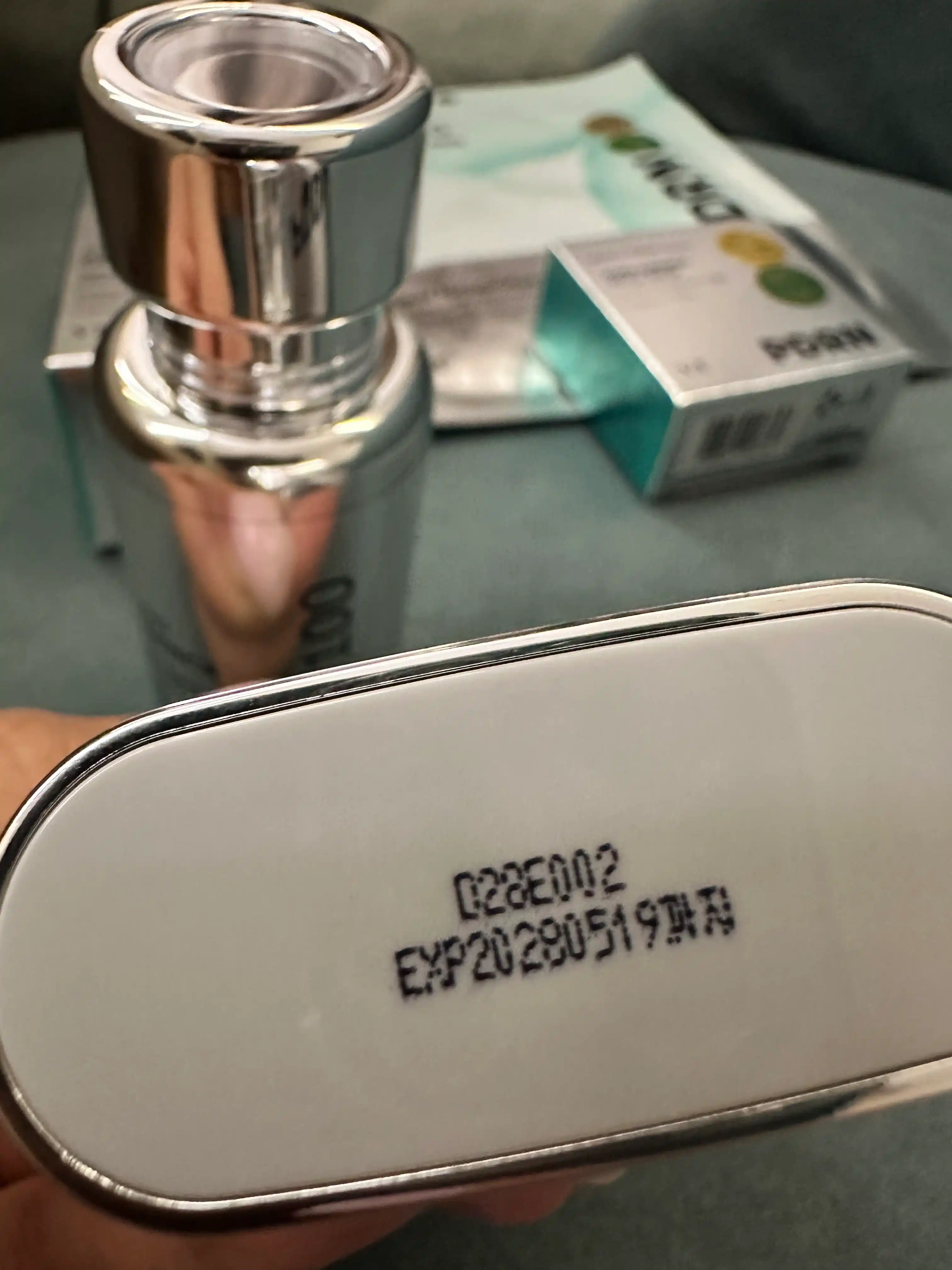 PDRN bilan VT Cosmetics yuz uchun zardobi, yoshartiruvchi, mustahkamlovchi, peptidlar va seramidlar bilan