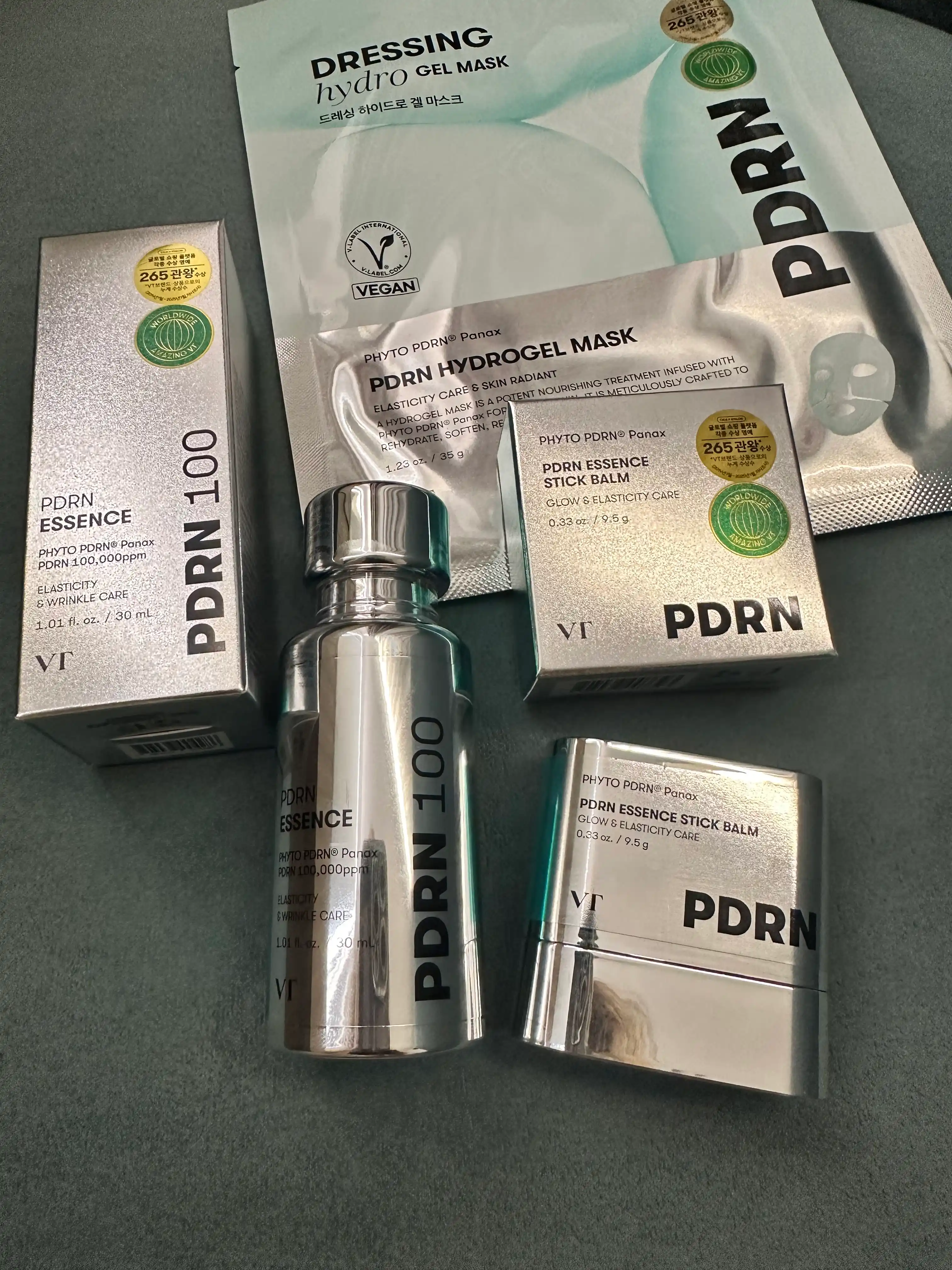 PDRN bilan VT Cosmetics yuz uchun zardobi, yoshartiruvchi, mustahkamlovchi, peptidlar va seramidlar bilan
