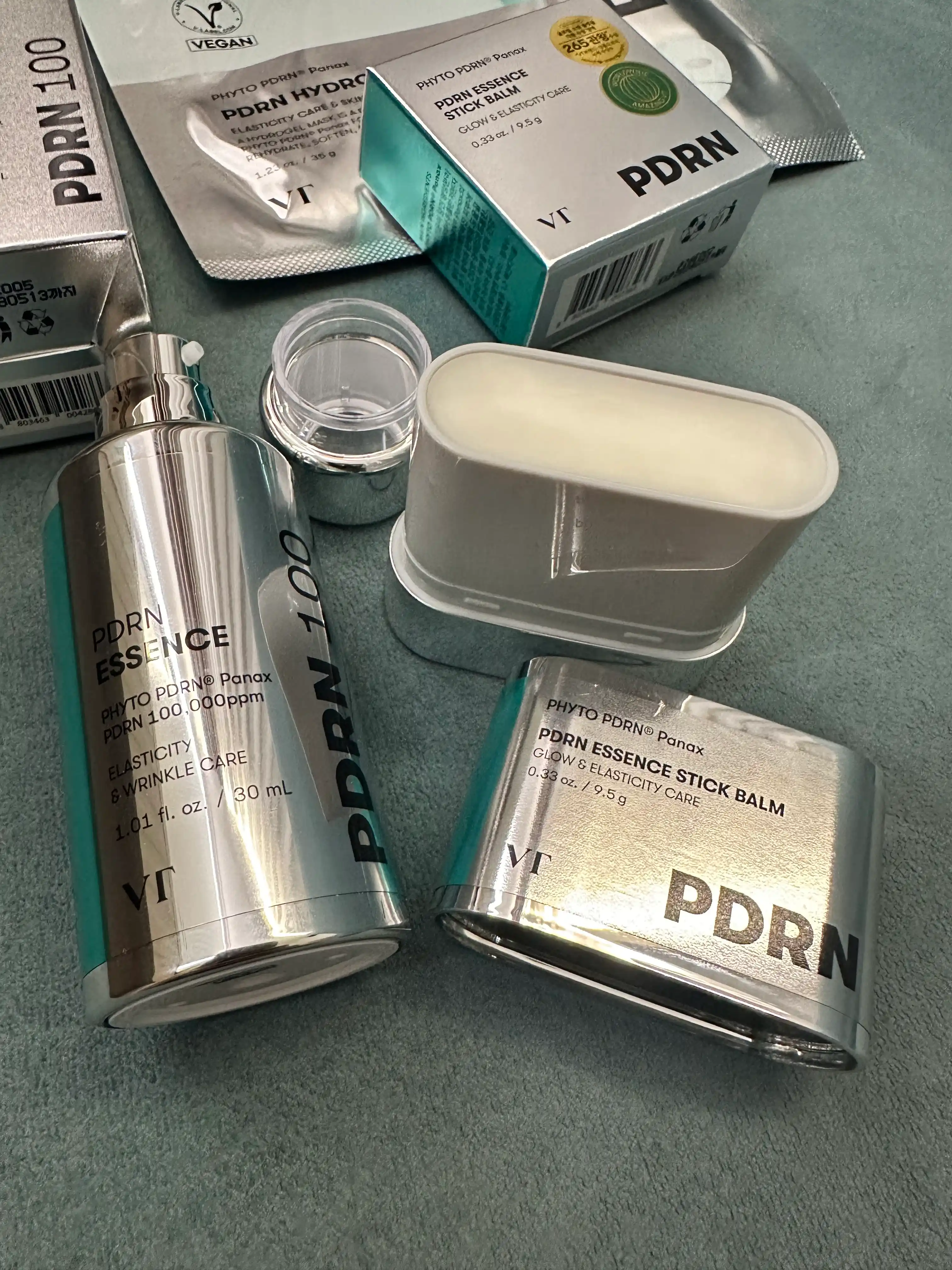 PDRN bilan VT Cosmetics yuz uchun zardobi, yoshartiruvchi, mustahkamlovchi, peptidlar va seramidlar bilan