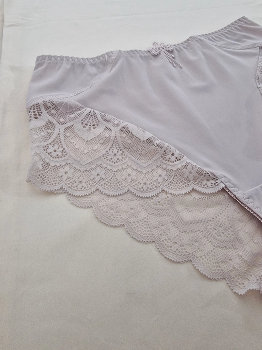 Ayollar trusilari katta o'lcham XL–3XL, poliamid krujevali, o‘rtacha o‘tirish (posadka)