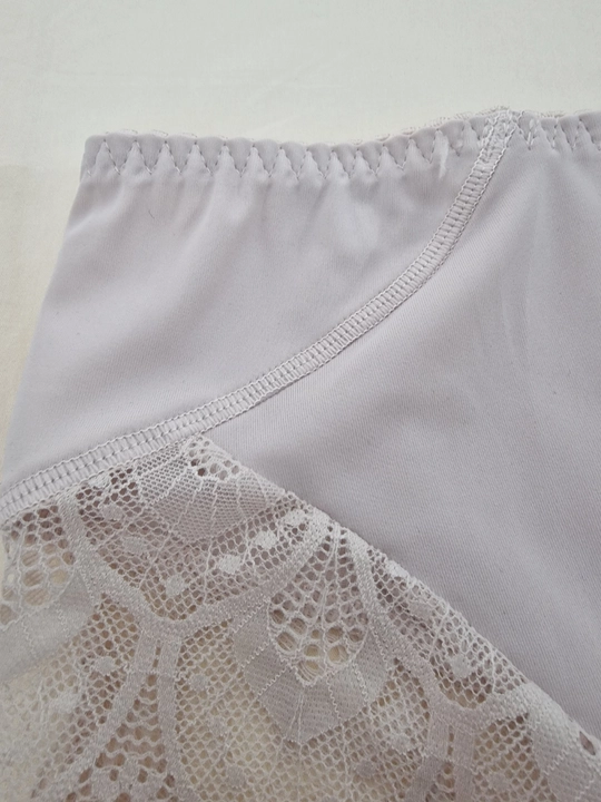 Ayollar trusilari katta o'lcham XL–3XL, poliamid krujevali, o‘rtacha o‘tirish (posadka)