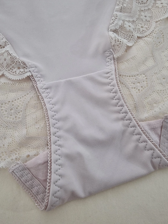 Ayollar trusilari katta o'lcham XL–3XL, poliamid krujevali, o‘rtacha o‘tirish (posadka)