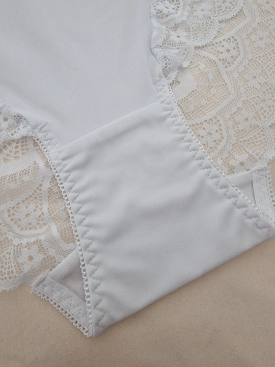 Ayollar trusilari katta o'lcham XL–3XL, poliamid krujevali, o‘rtacha o‘tirish (posadka)