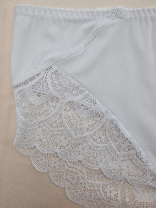 Ayollar trusilari katta o'lcham XL–3XL, poliamid krujevali, o‘rtacha o‘tirish (posadka)