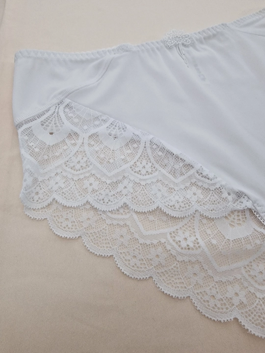 Ayollar trusilari katta o'lcham XL–3XL, poliamid krujevali, o‘rtacha o‘tirish (posadka)