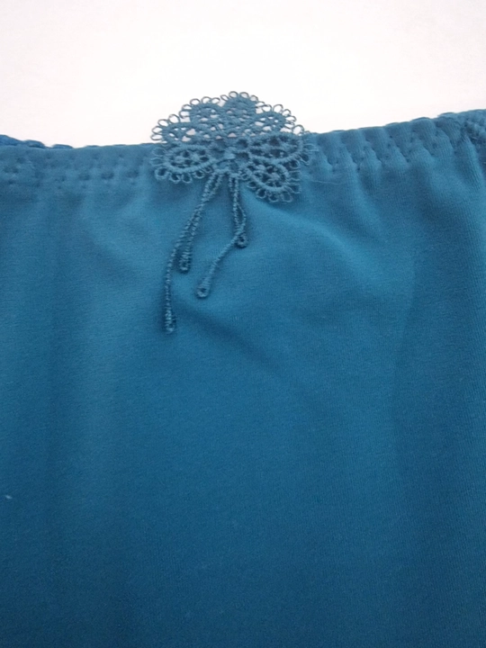 Ayollar trusilari katta o'lcham XL–3XL, poliamid krujevali, o‘rtacha o‘tirish (posadka)