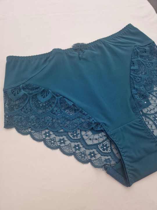 Ayollar trusilari katta o'lcham XL–3XL, poliamid krujevali, o‘rtacha o‘tirish (posadka)