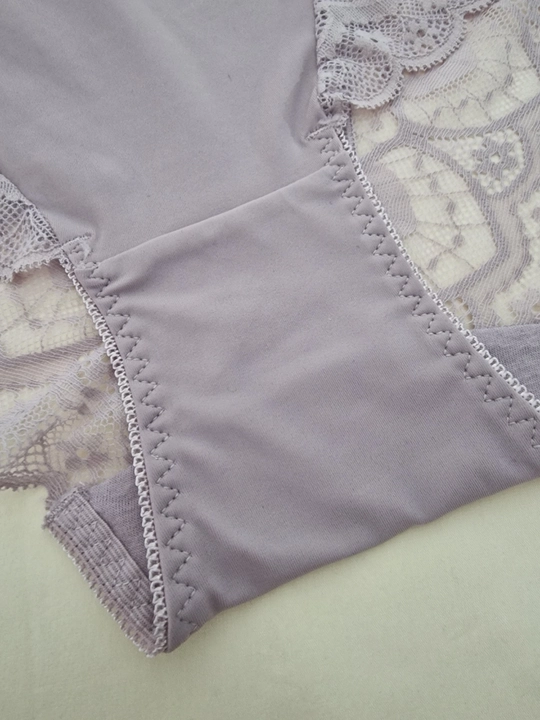 Ayollar trusilari katta o'lcham XL–3XL, poliamid krujevali, o‘rtacha o‘tirish (posadka)