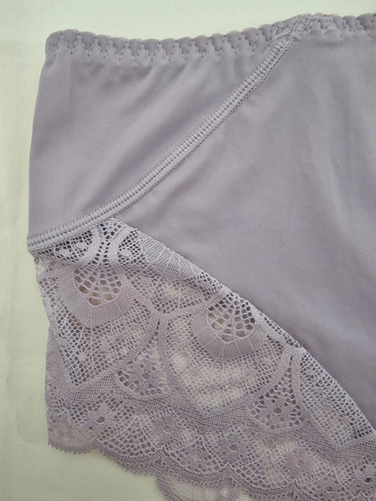 Ayollar trusilari katta o'lcham XL–3XL, poliamid krujevali, o‘rtacha o‘tirish (posadka)