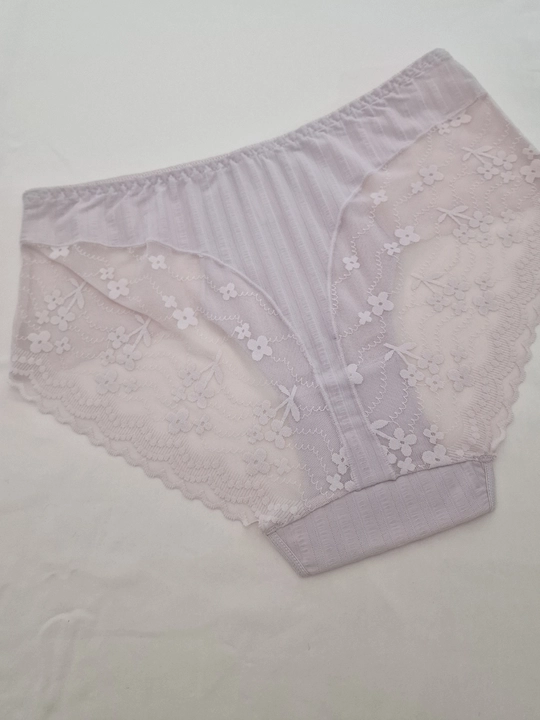 Ayollar trusilari katta razmer 2XL–4XL, poliamid krujevali, o‘rtacha o‘tirish (posadka)