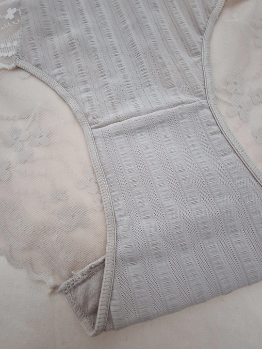 Ayollar trusilari katta razmer 2XL–4XL, poliamid krujevali, o‘rtacha o‘tirish (posadka)
