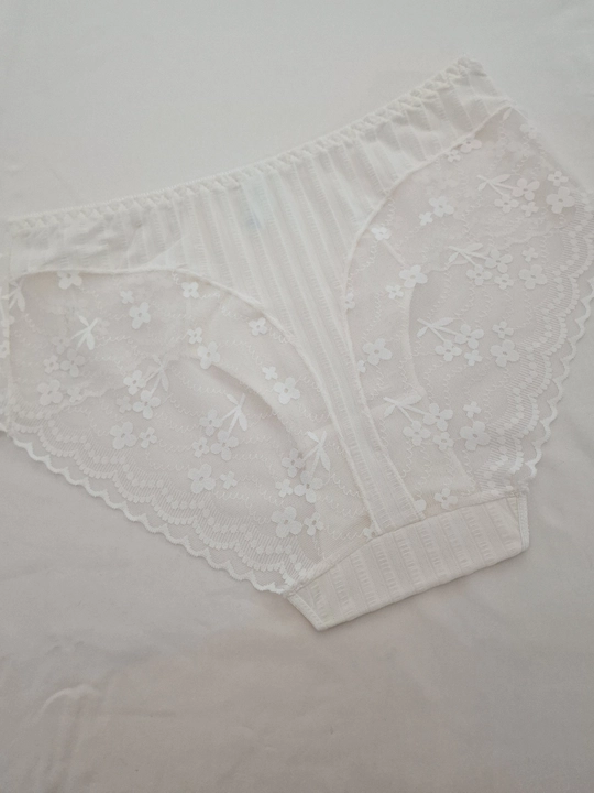 Ayollar trusilari katta razmer 2XL–4XL, poliamid krujevali, o‘rtacha o‘tirish (posadka)