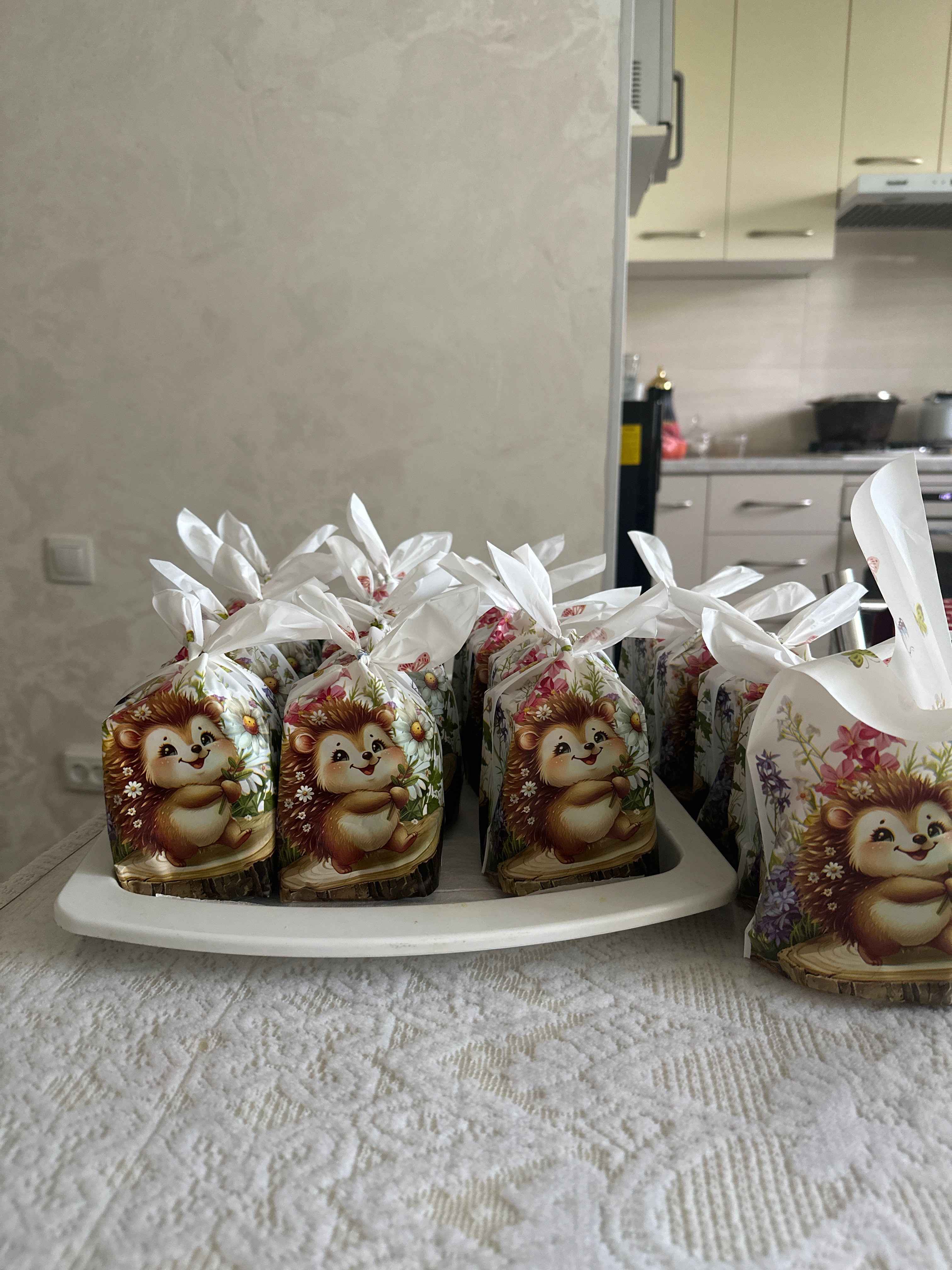 Paket sovgalar uchun padarkalar, suvenirlar, lentali mishokchalar