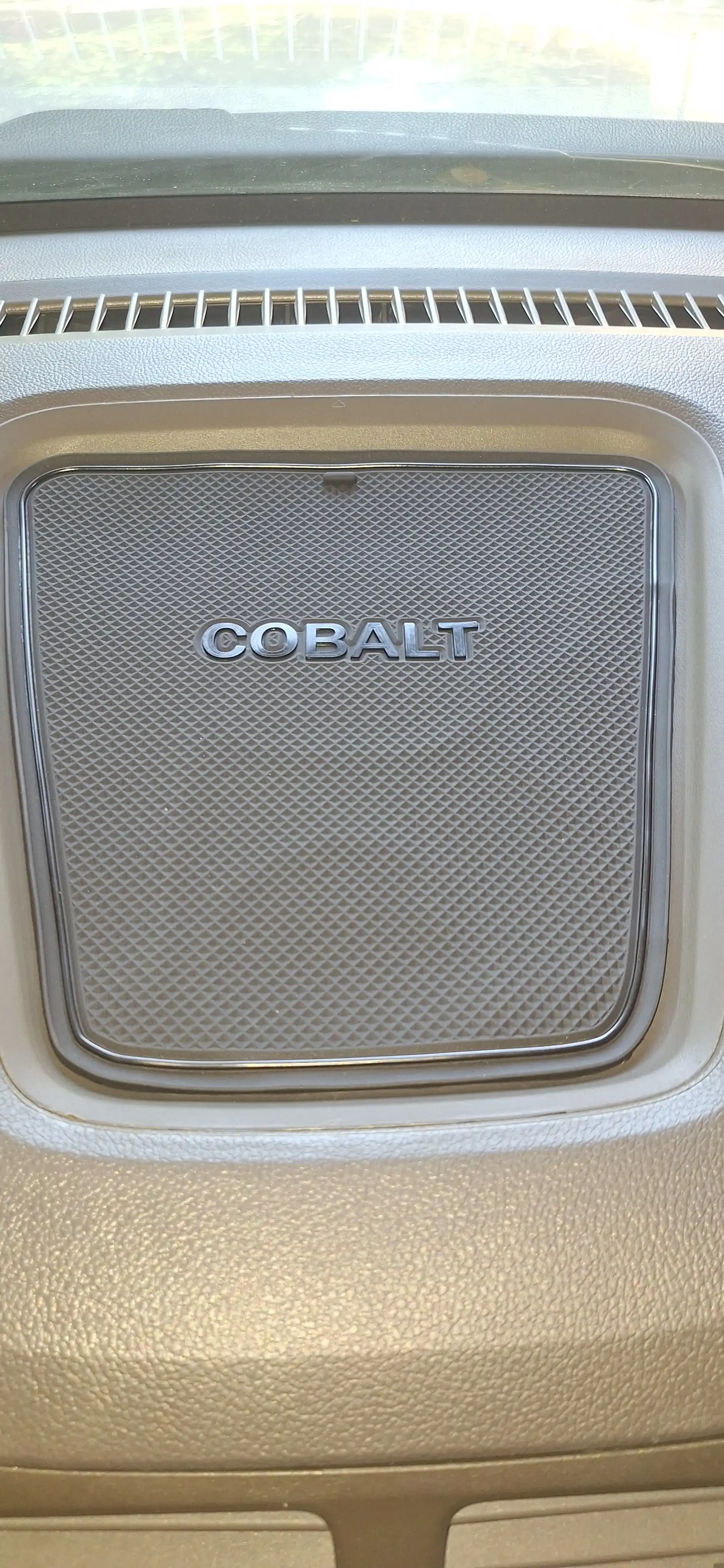 Cobalt torpedalarining rezina yostiqchalari qorong‘ida porlaydi