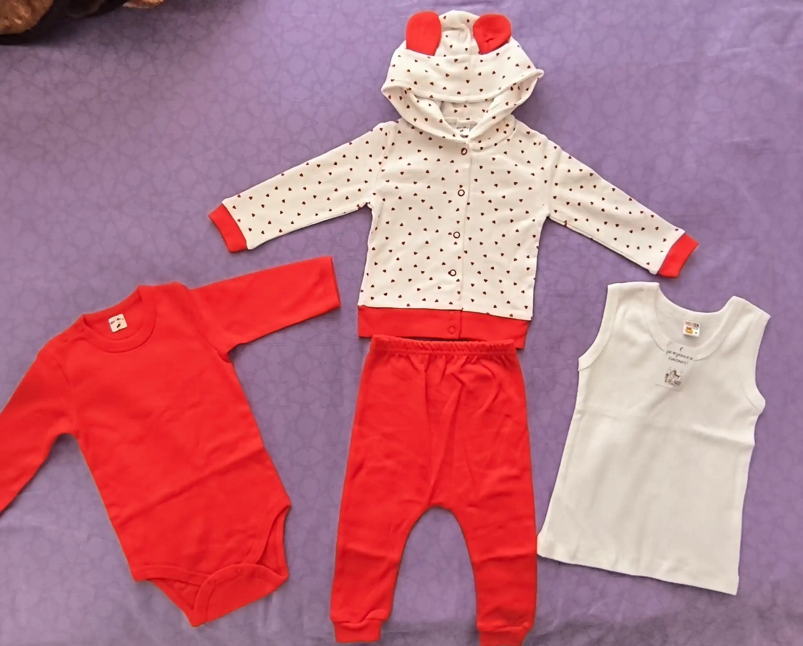 3 ta buyumli to'plam: kapushonli xalat, body va ishtoncha