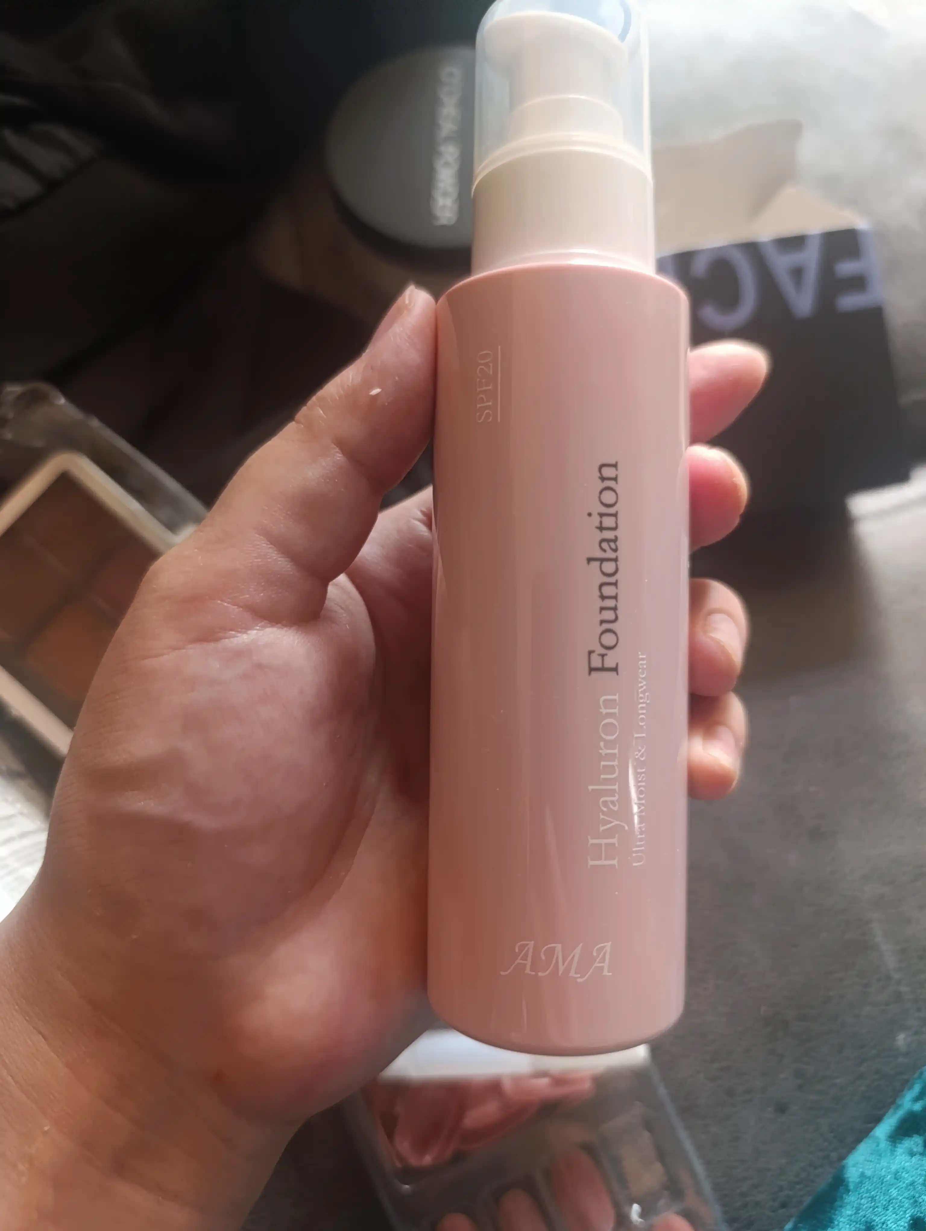 Tonal kremi AMA Hyaluron Foundation