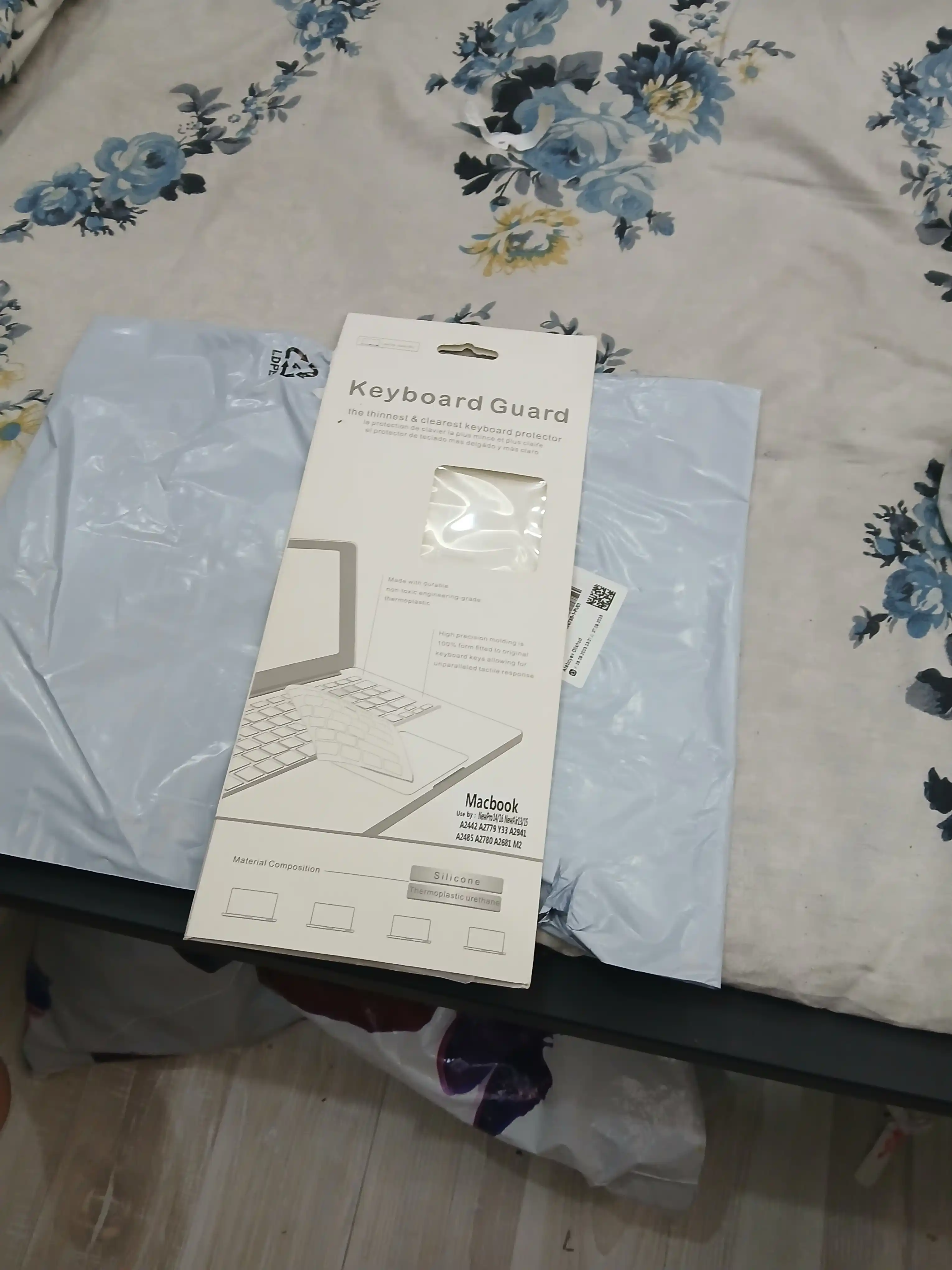 Пленка/наклейка на клавиатуру с русской раскладкой для Macbook Air/Pro/13.3/13.6/M1/M2