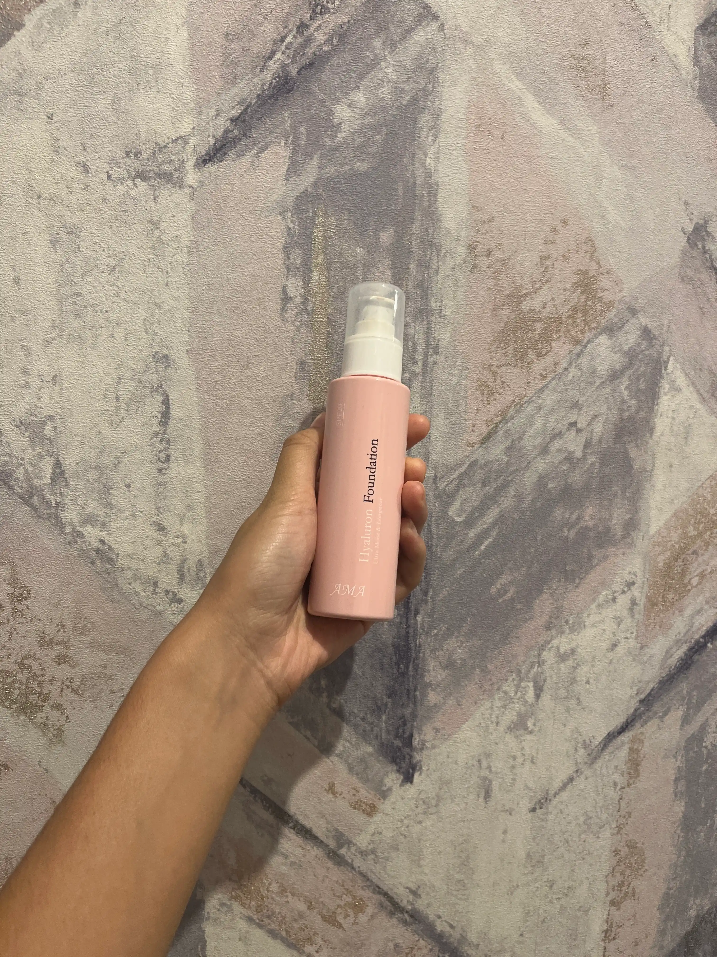 Tonal kremi AMA Hyaluron Foundation