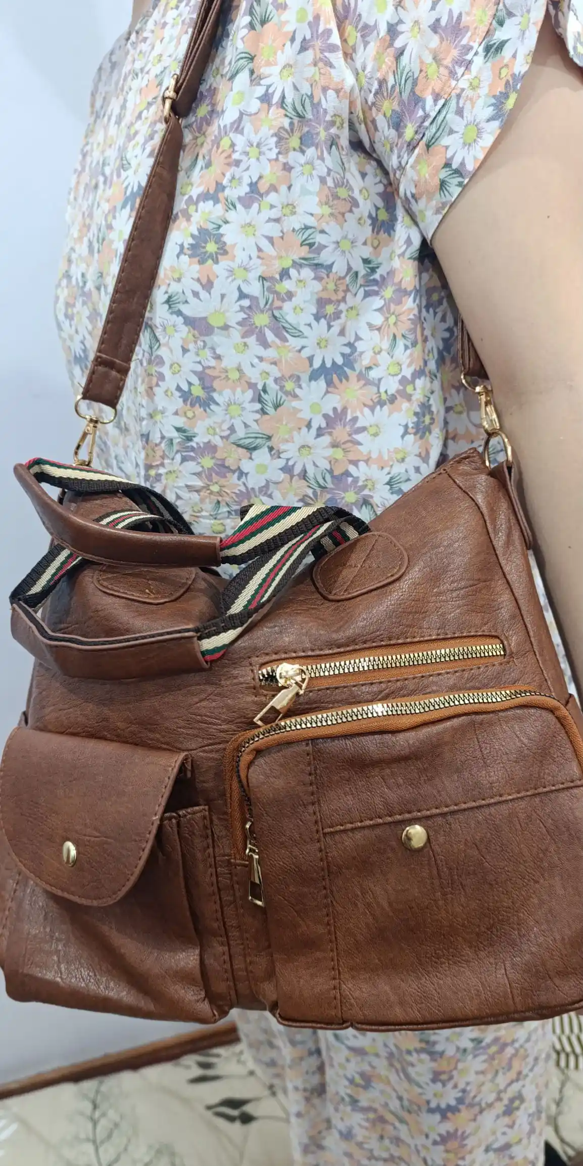 Ayollar sumkasi AURA, tout, shopper A4, krossbodi, yelkadan osiladigan sumka, ekocharm