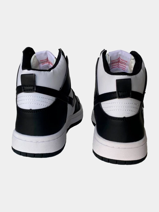 Ayollar krossovkasi NIKE