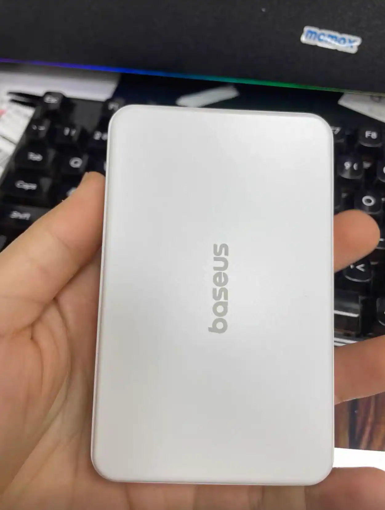Baseus MagSafe tashqi akkumulyatori, 10000 mA/soat simsiz zaryadlash imkoniyati