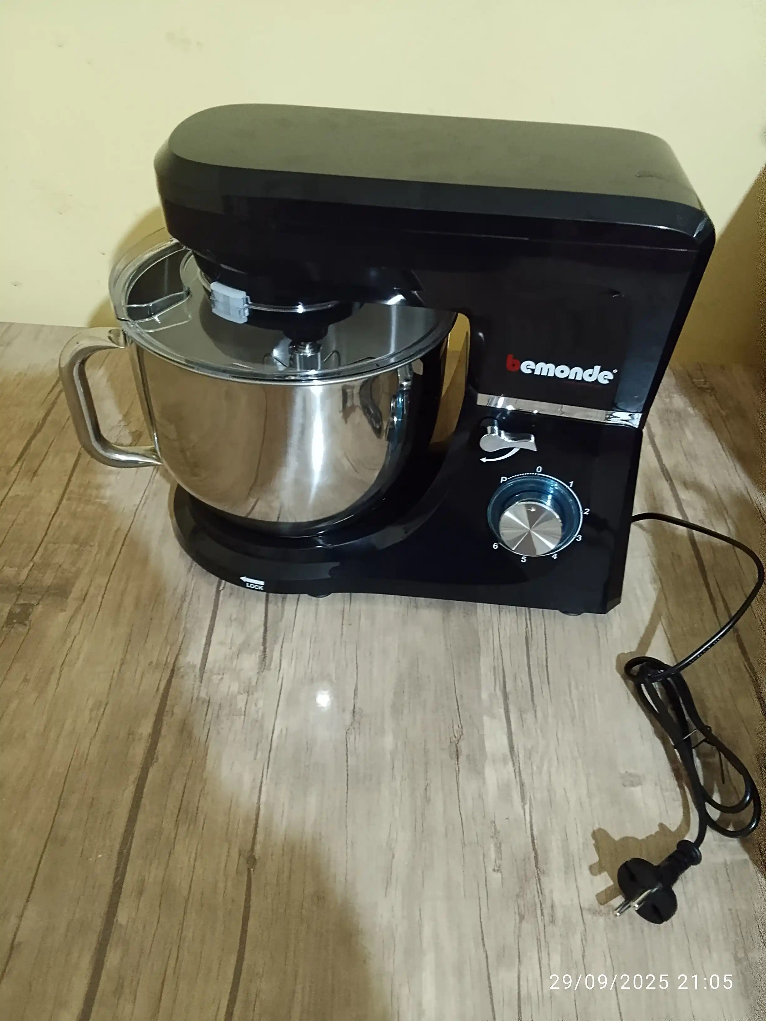 Mikser 7Litr Bemonde BM-SM1002SB, 2000Vt, 6 tezlik, temirli nasadkalar