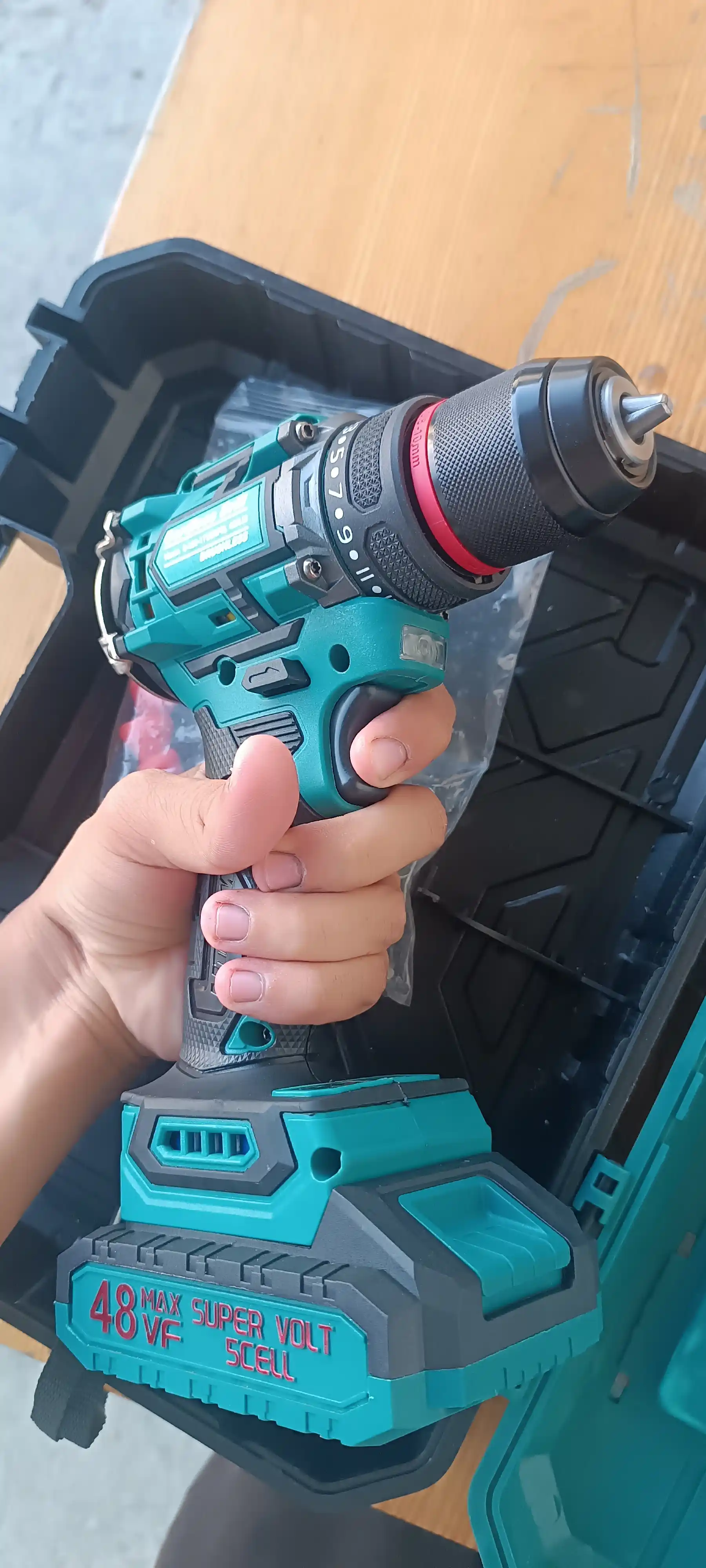 Professional shurupovert Makita, chotkasiz motor, akkumulyatorli,2 dona