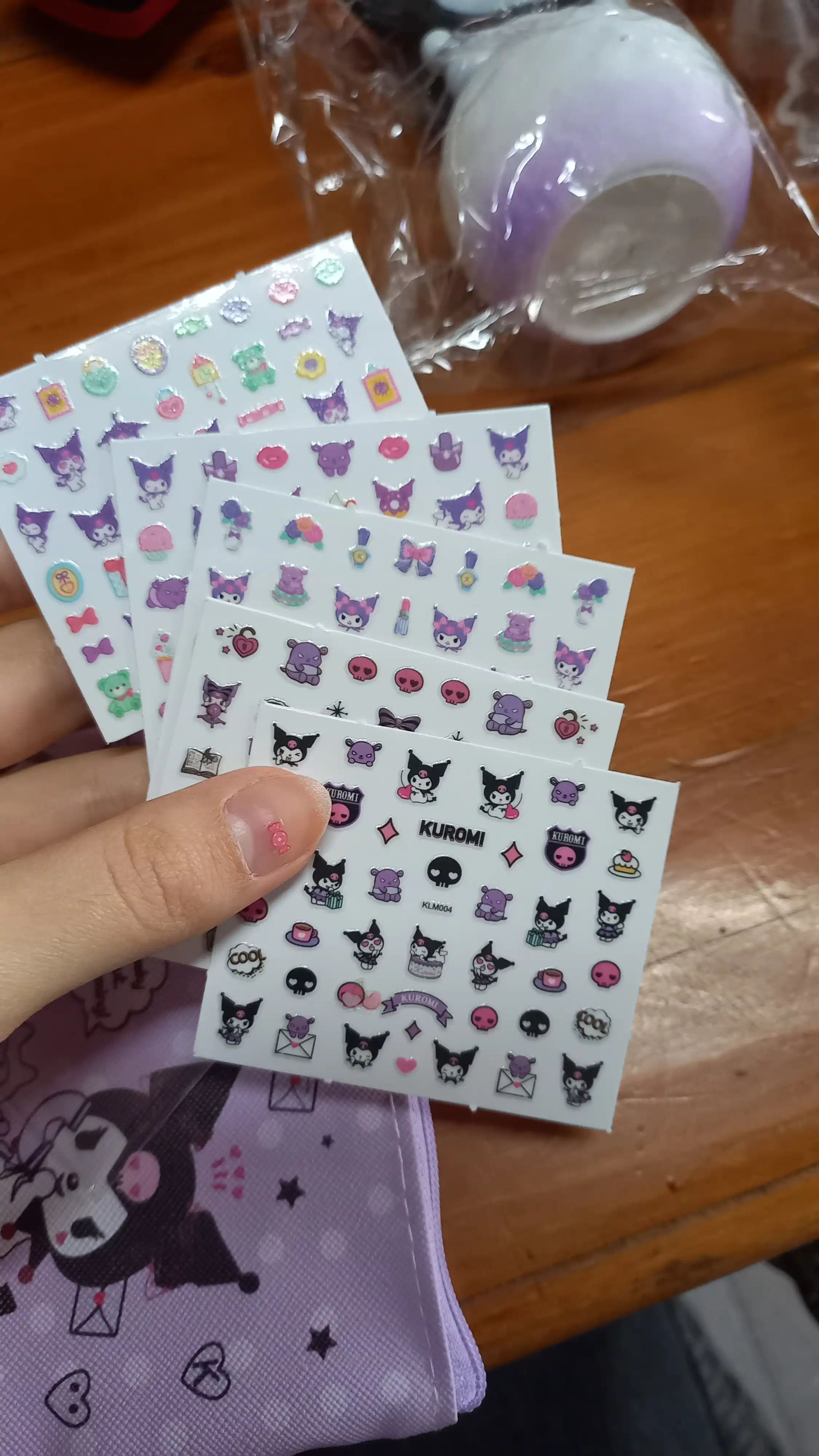 Advent taqvimi, qizlar va o‘g‘il bolalar uchun o‘yinchoqlar Kuromi, Hello Kitty, Stitch, Huntrix, Minecraft