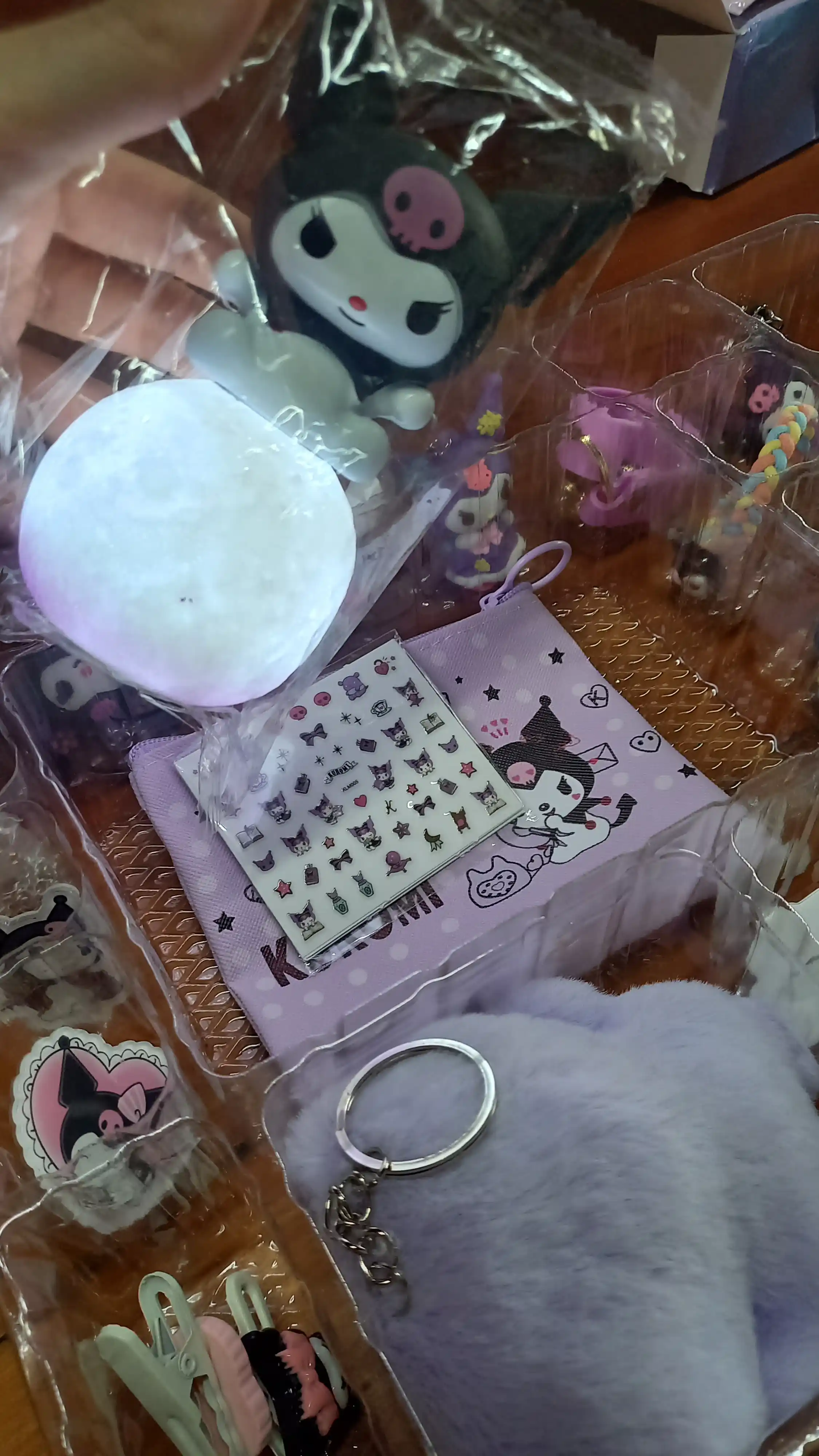 Advent taqvimi, qizlar va o‘g‘il bolalar uchun o‘yinchoqlar Kuromi, Hello Kitty, Stitch, Huntrix, Minecraft