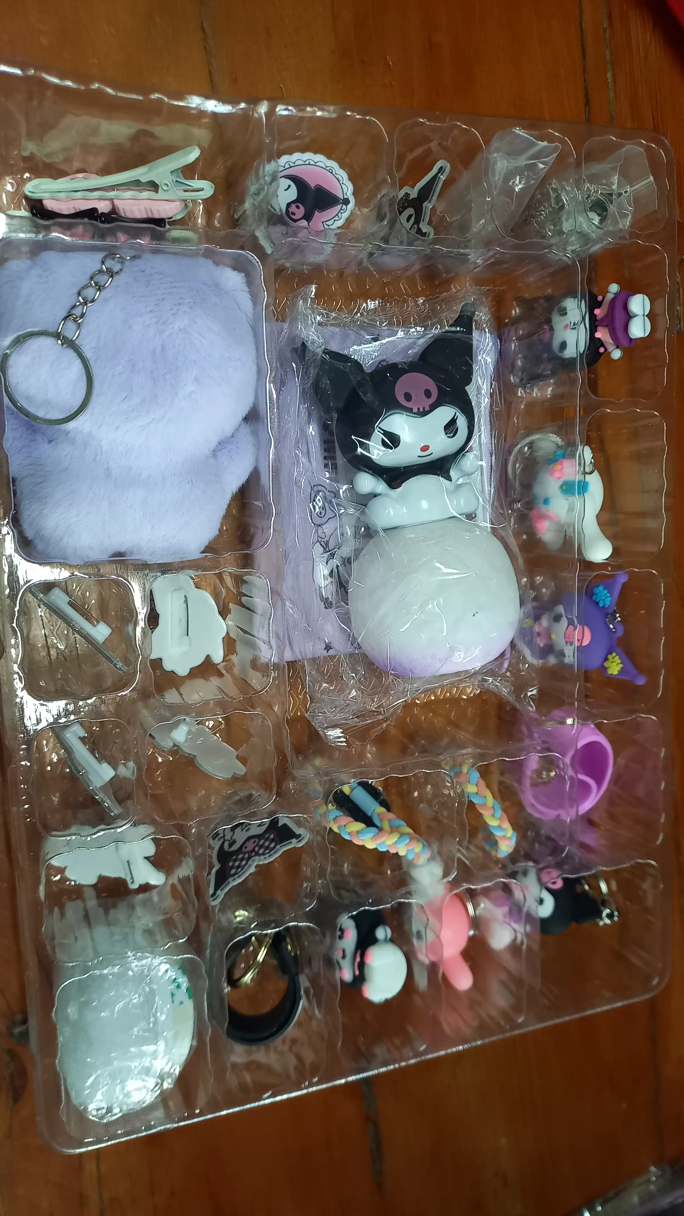 Advent taqvimi, qizlar va o‘g‘il bolalar uchun o‘yinchoqlar Kuromi, Hello Kitty, Stitch, Huntrix, Minecraft