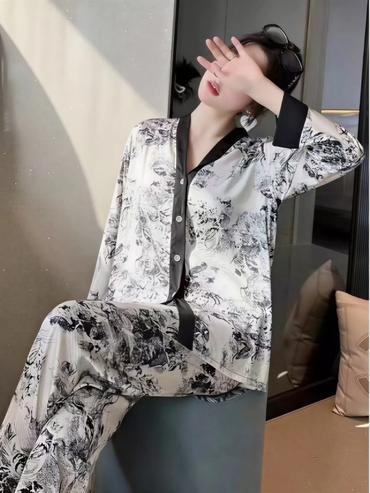 Ayollar uchun 4 tasi 1 da pijama, shim + ko‘ylak + shorti + mayka to‘plami, uyqu va dam olish uchun uy kiyimi