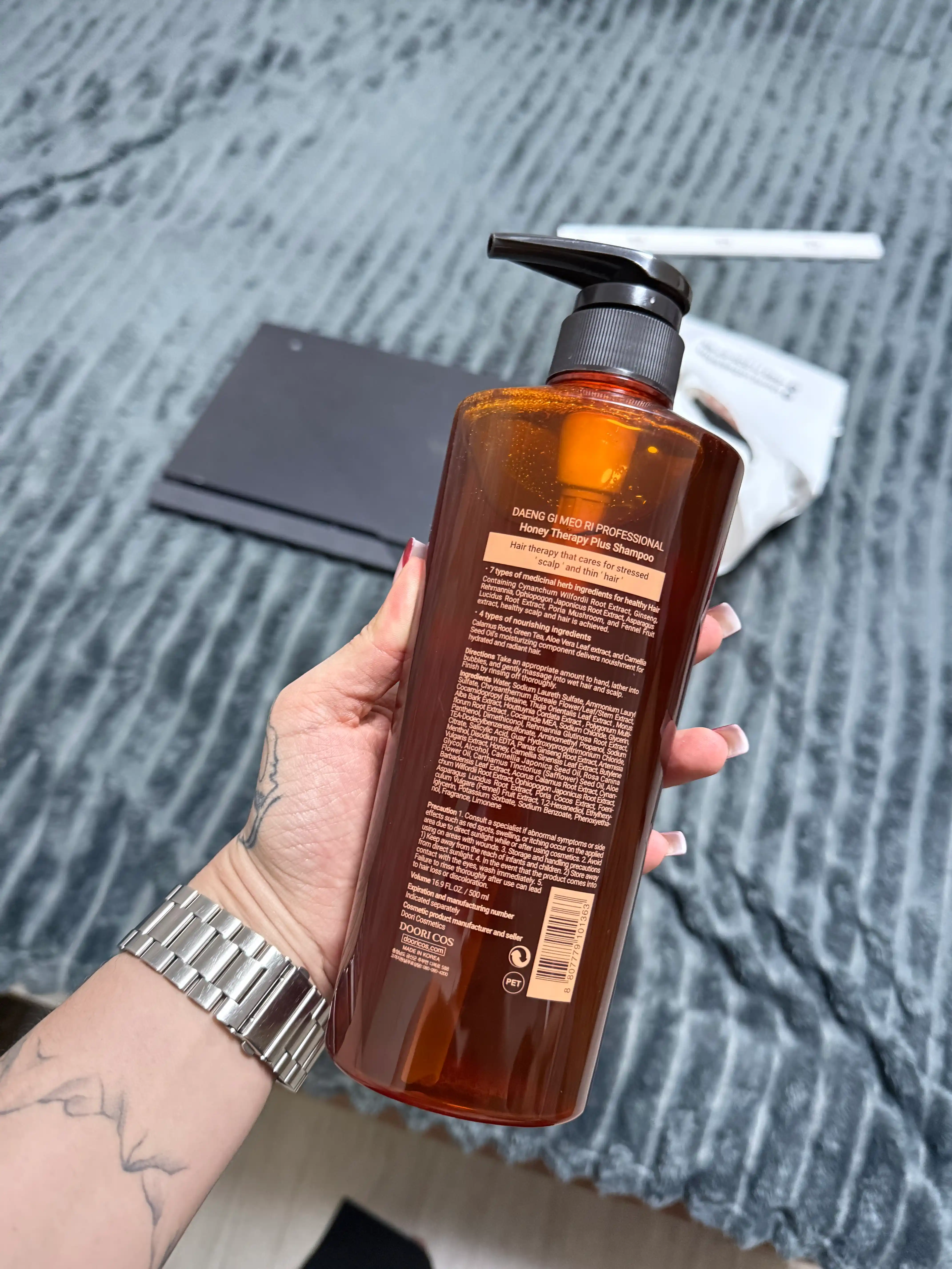 Oziqlantiruvchi asal shampuni Daeng Gi Meo Ri - Professional Honey Therapy Shampoo, 500 ml