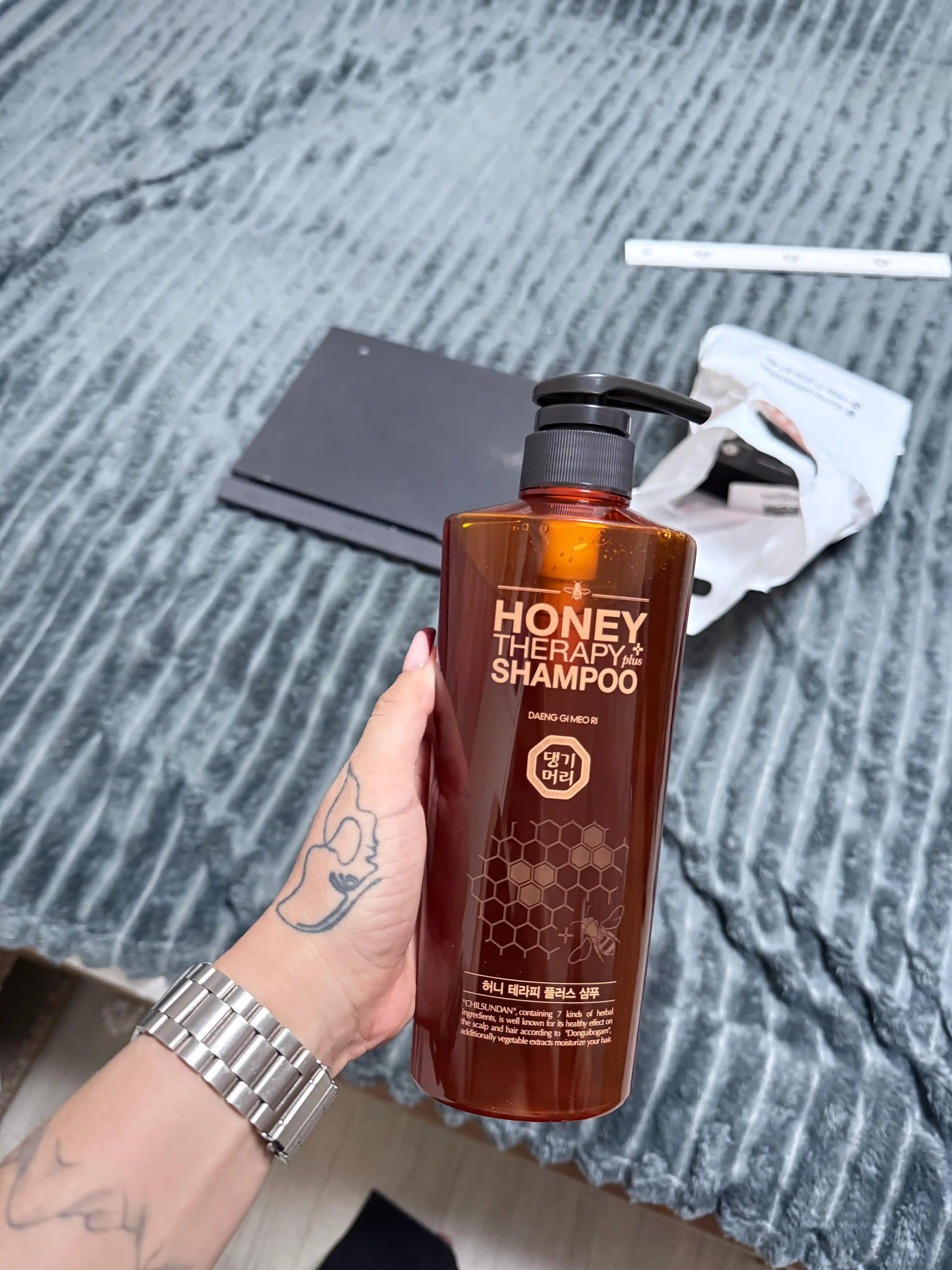 Oziqlantiruvchi asal shampuni Daeng Gi Meo Ri - Professional Honey Therapy Shampoo, 500 ml