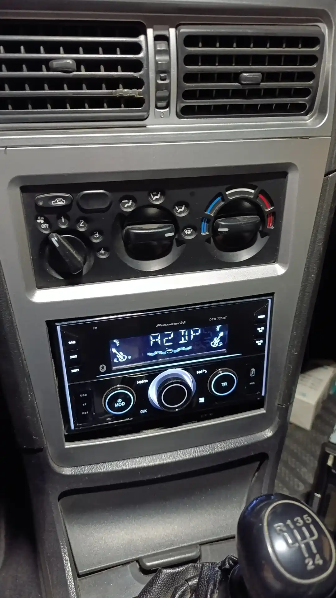 Магнитола Pioneer, автомобильная 725bt