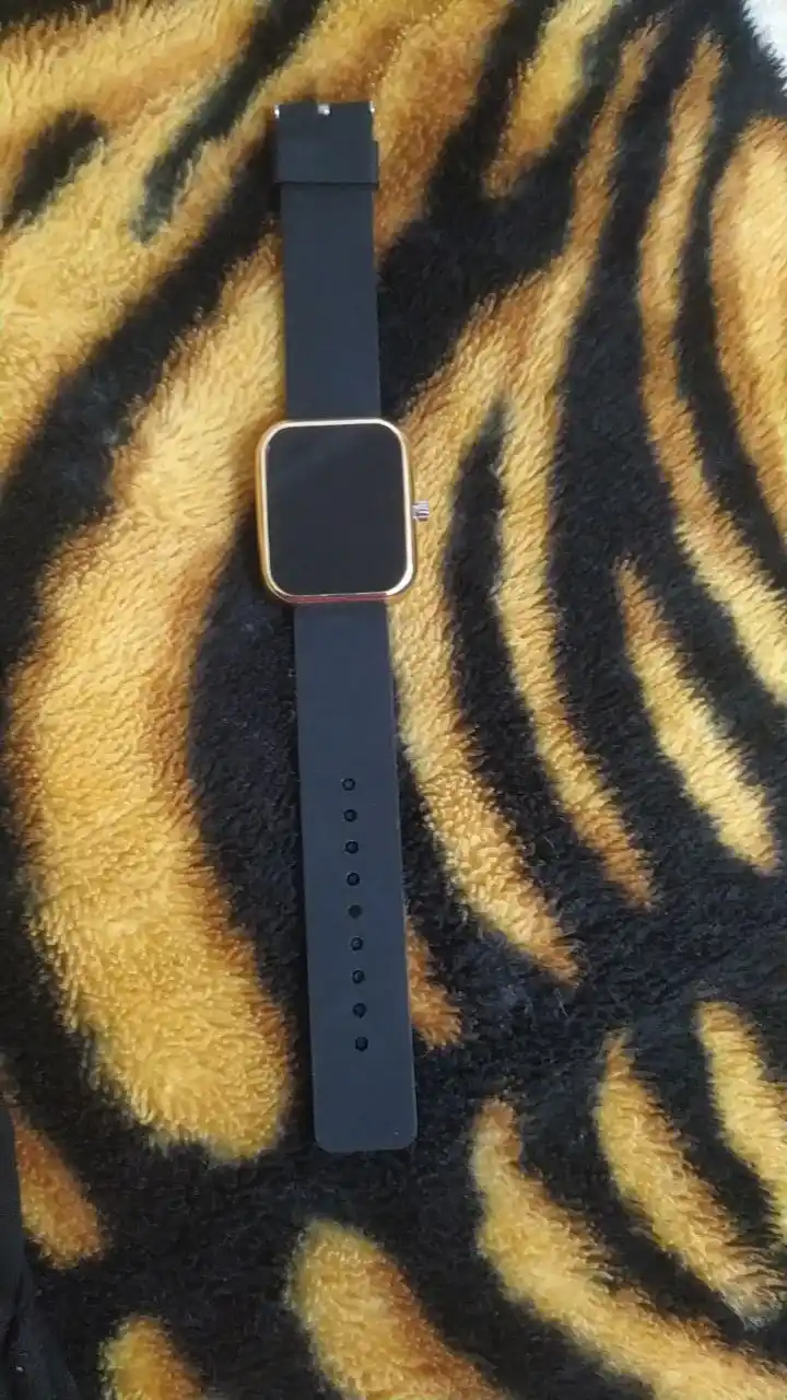 Электронные наручные часы LED watches