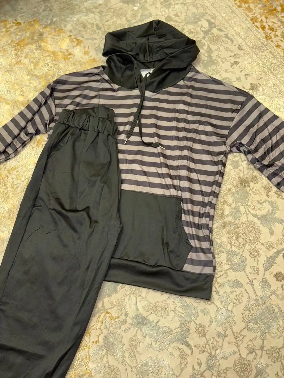 Ayollar uchun sport kostyum 2 tasi 1 da, xudi + shimlar
