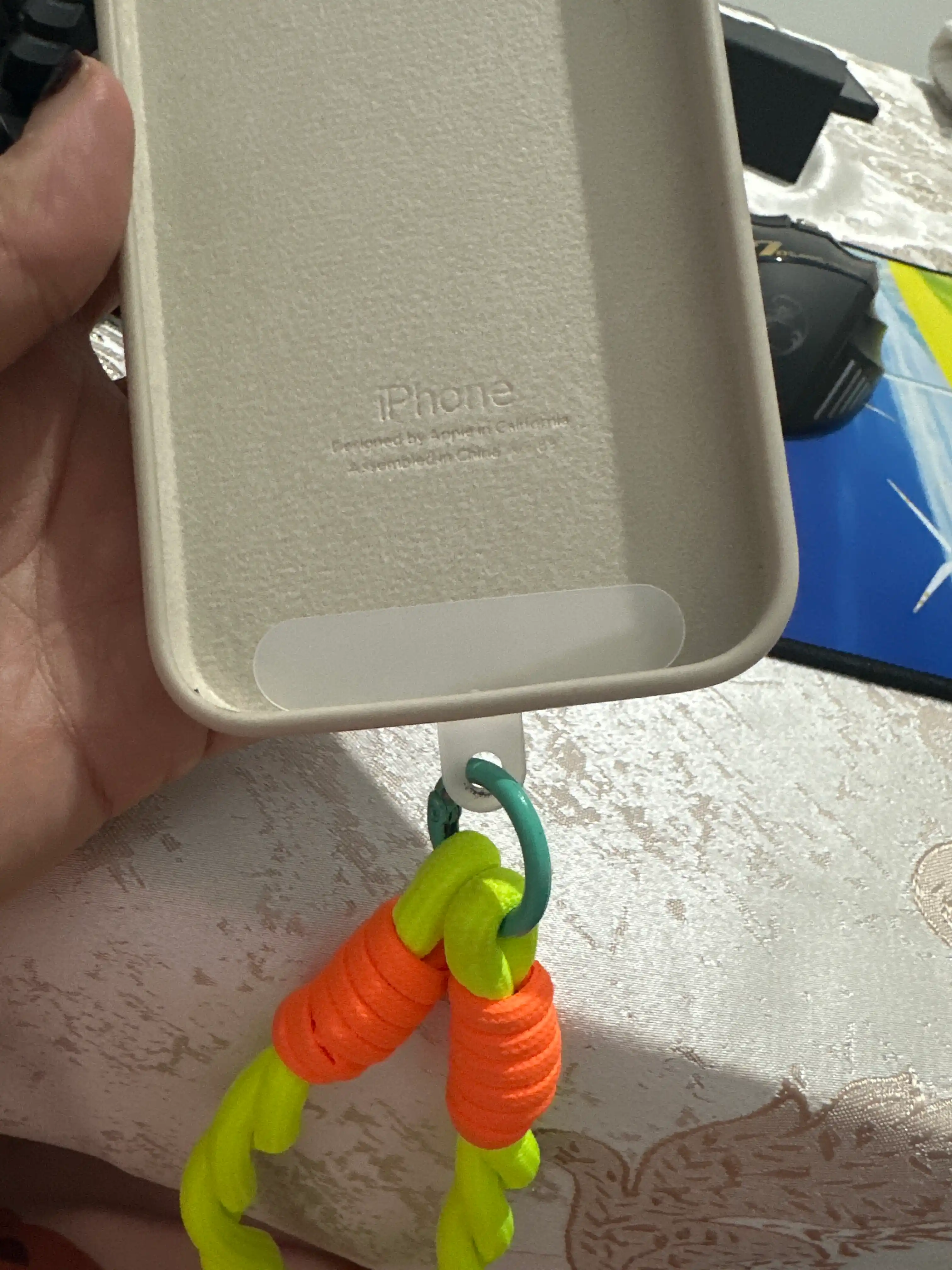 Qopqoq ostidagi telefon dantelli astar