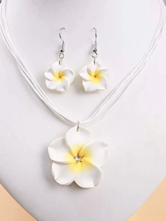 Бежевый
