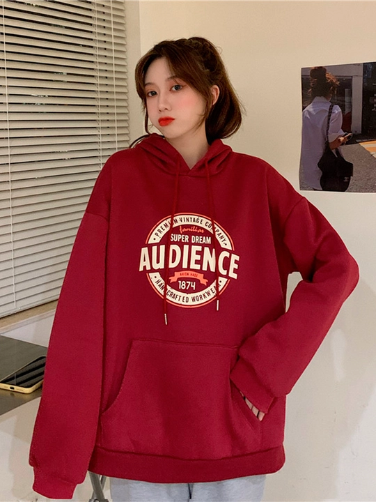 Ayollar xudi, oversize, bosma, universitet uslubida