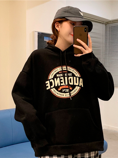 Ayollar xudi, oversize, bosma, universitet uslubida
