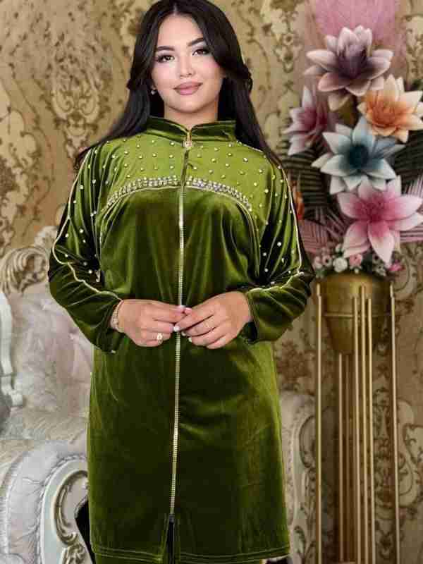 Katta sikli qora yigitlar qizlarni sikishadi