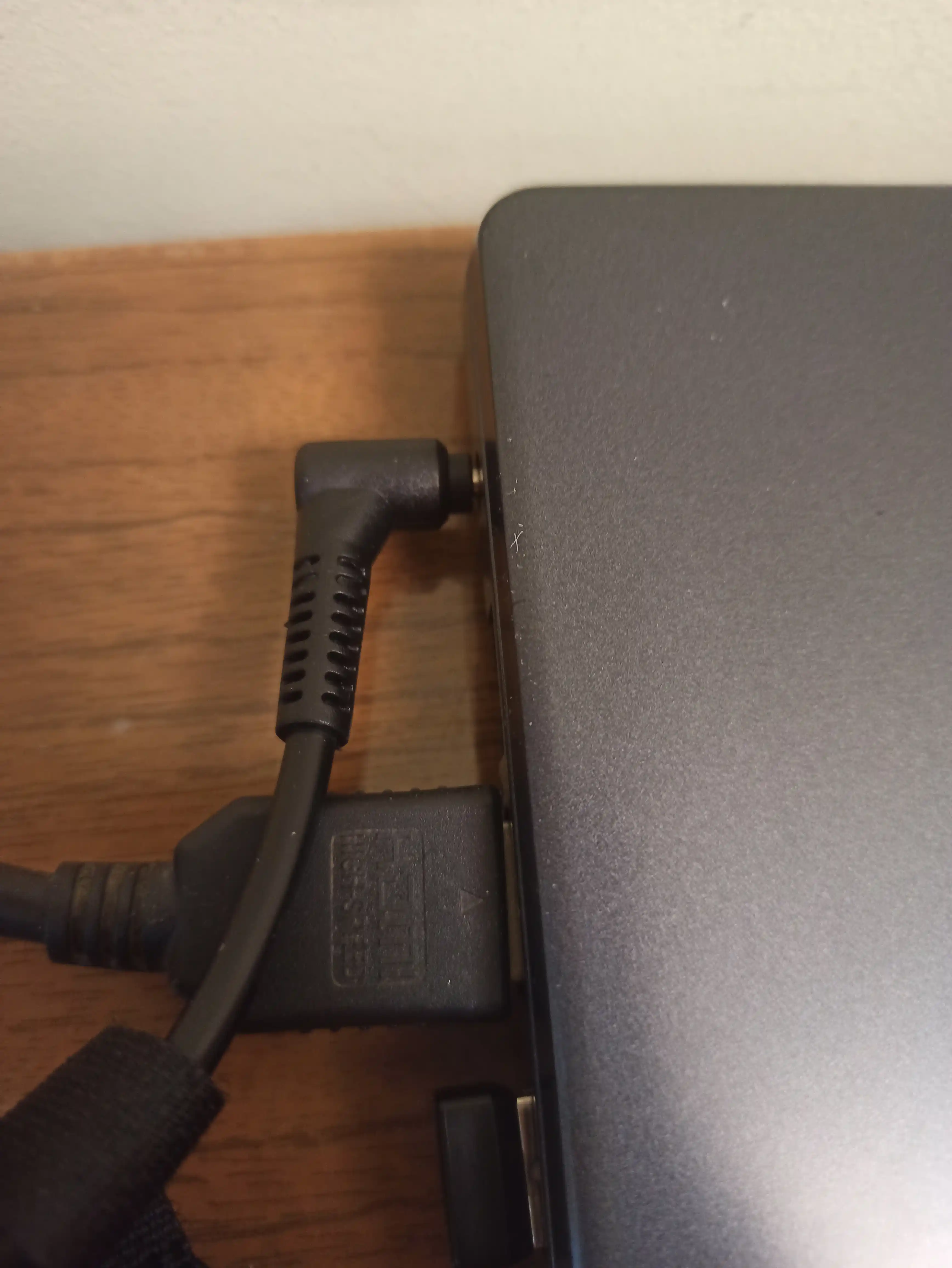 Noutbuk uchun quvvat manbai Acer 19V 3.42A, 65Vt, vilkaning tor uchi  xajmi 3.0х1.0 mm