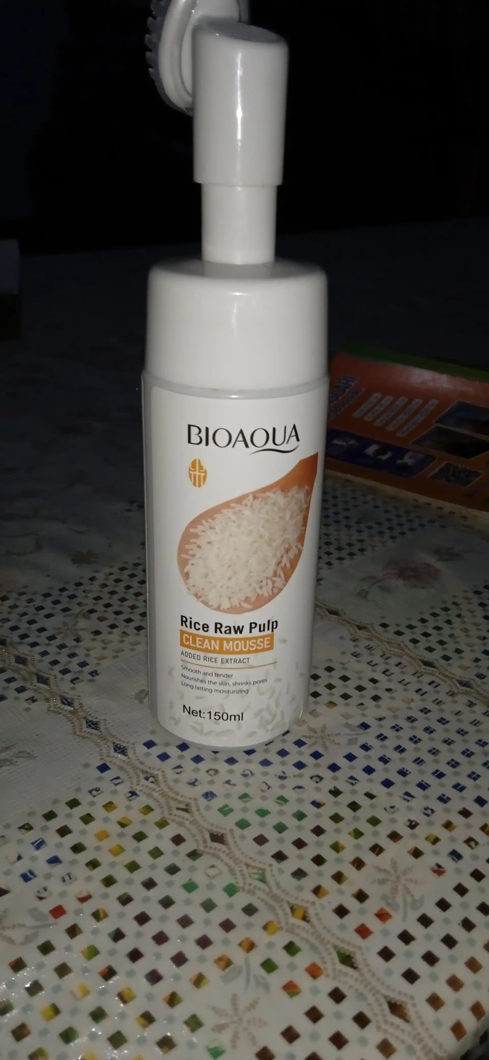 Yuzni yuvish uchun ko‘pik Bioaqua, tozalovchi, acnega qarshi, massaj cho‘tkali
