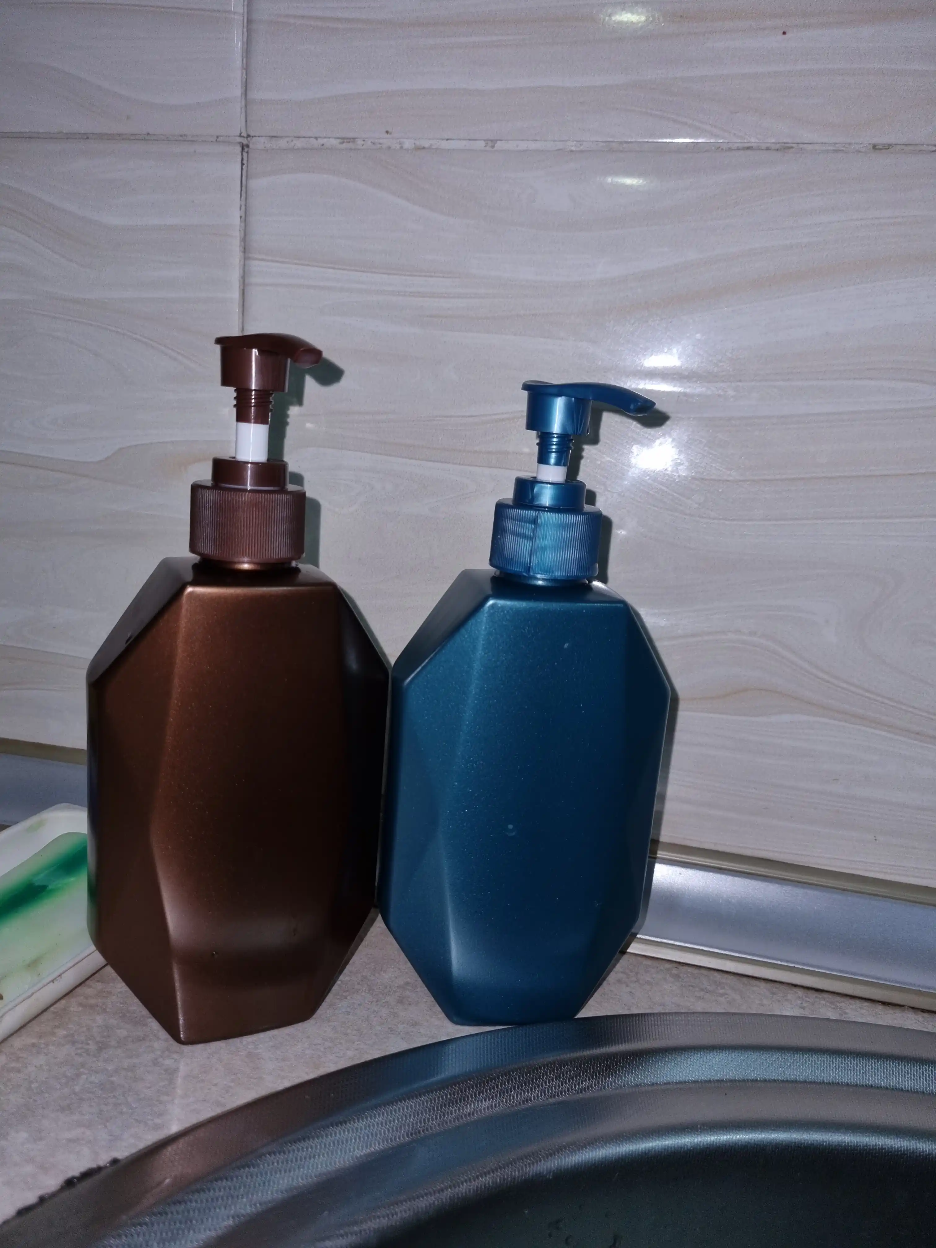 Suyuq sovun, shampun, gel, uchun dispenser