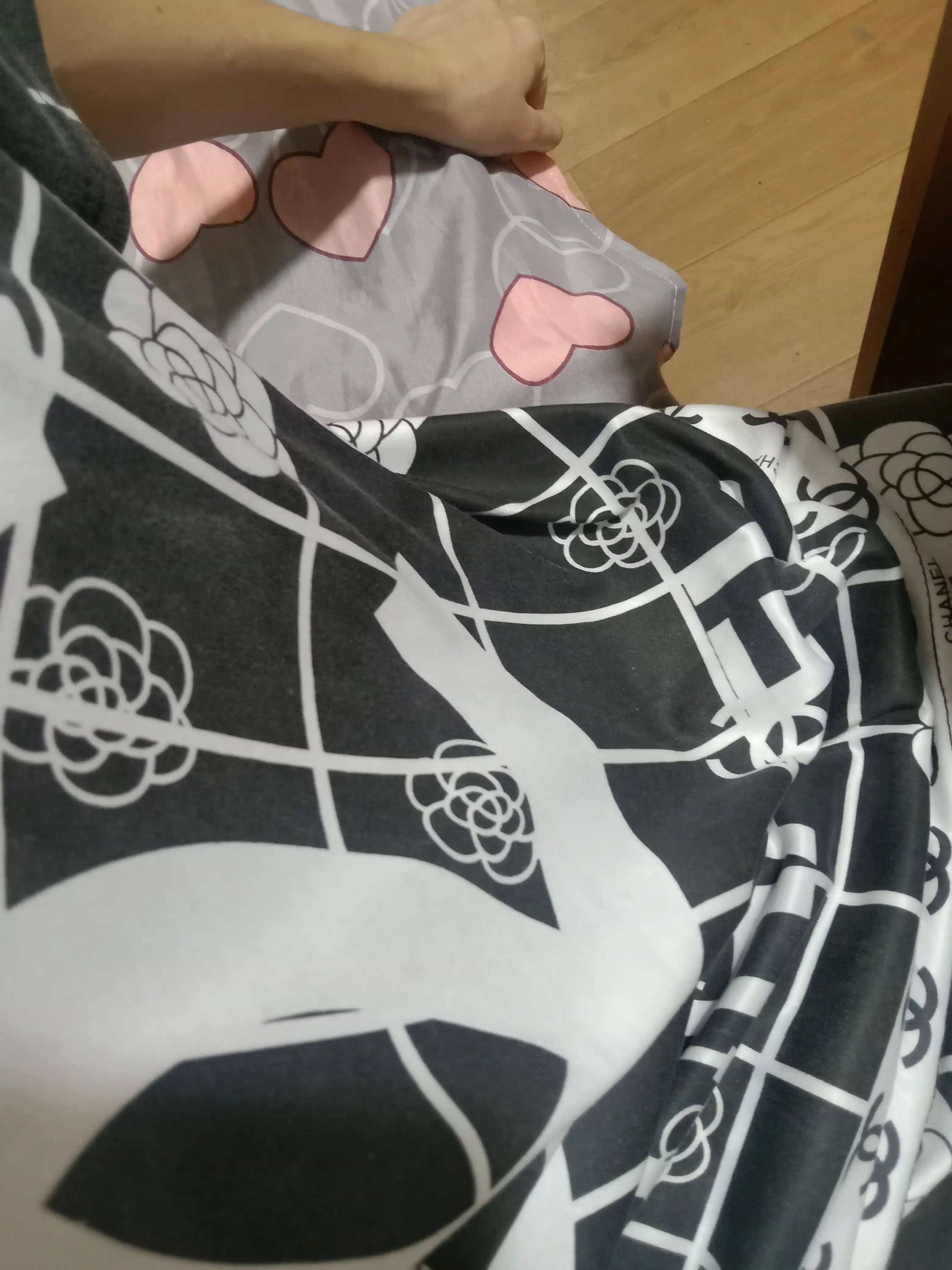 Ayollar uchun pijama 3 qismli: futbolka, shim, shortik. Yumshoq va qulay uy va uyqu uchun