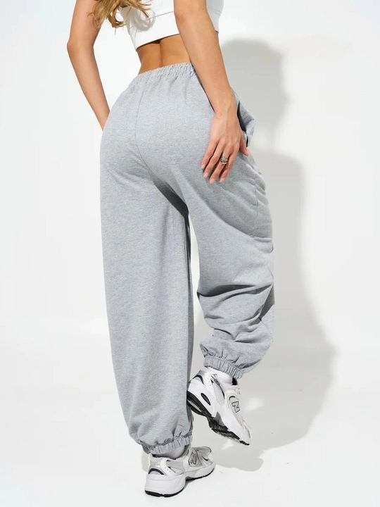 Ayollar uchun keng bichimli oversize joggerlari, sport shimlari