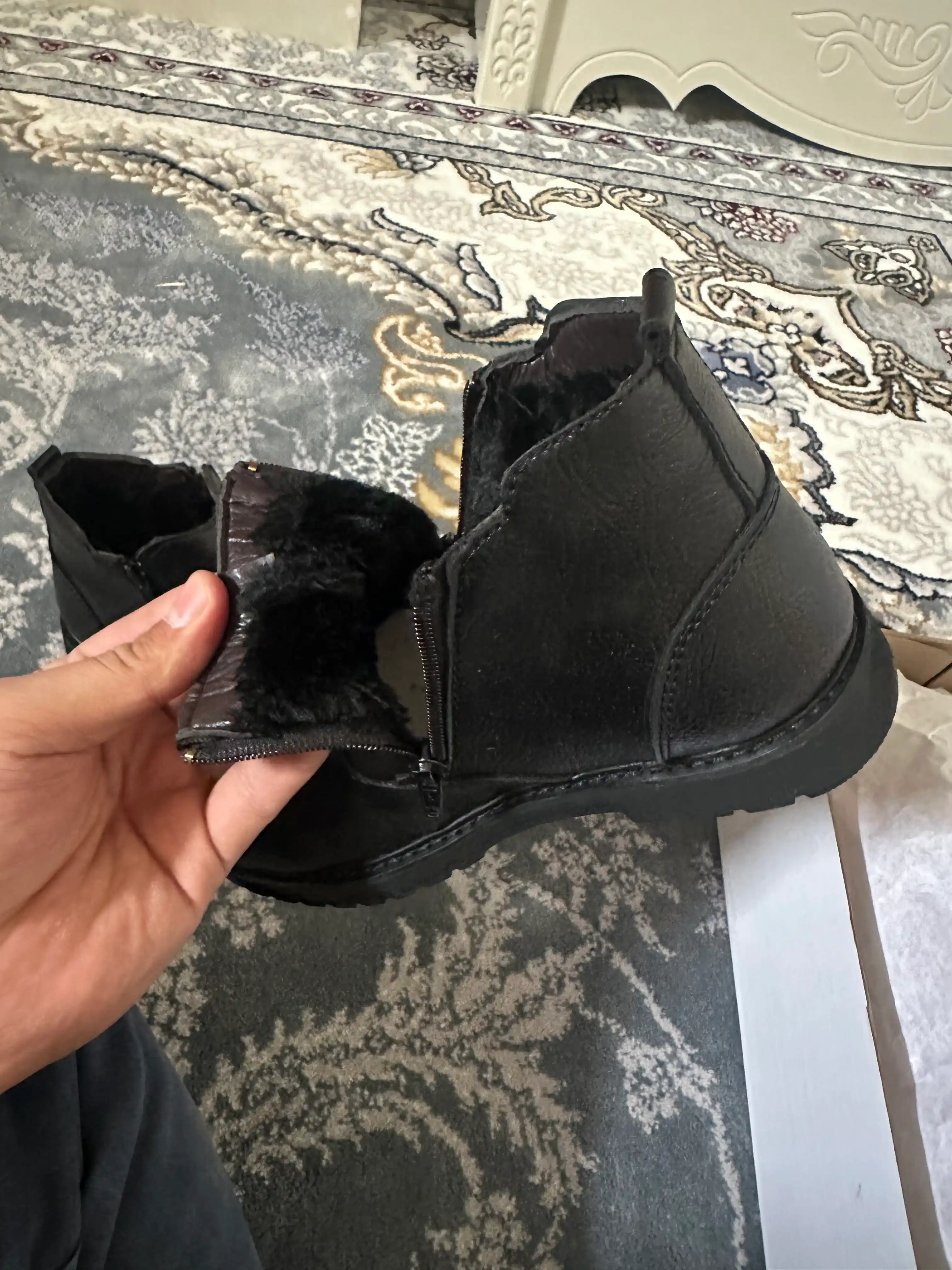 Erkaklar mo‘ynali poyabzali, 2 qulfli