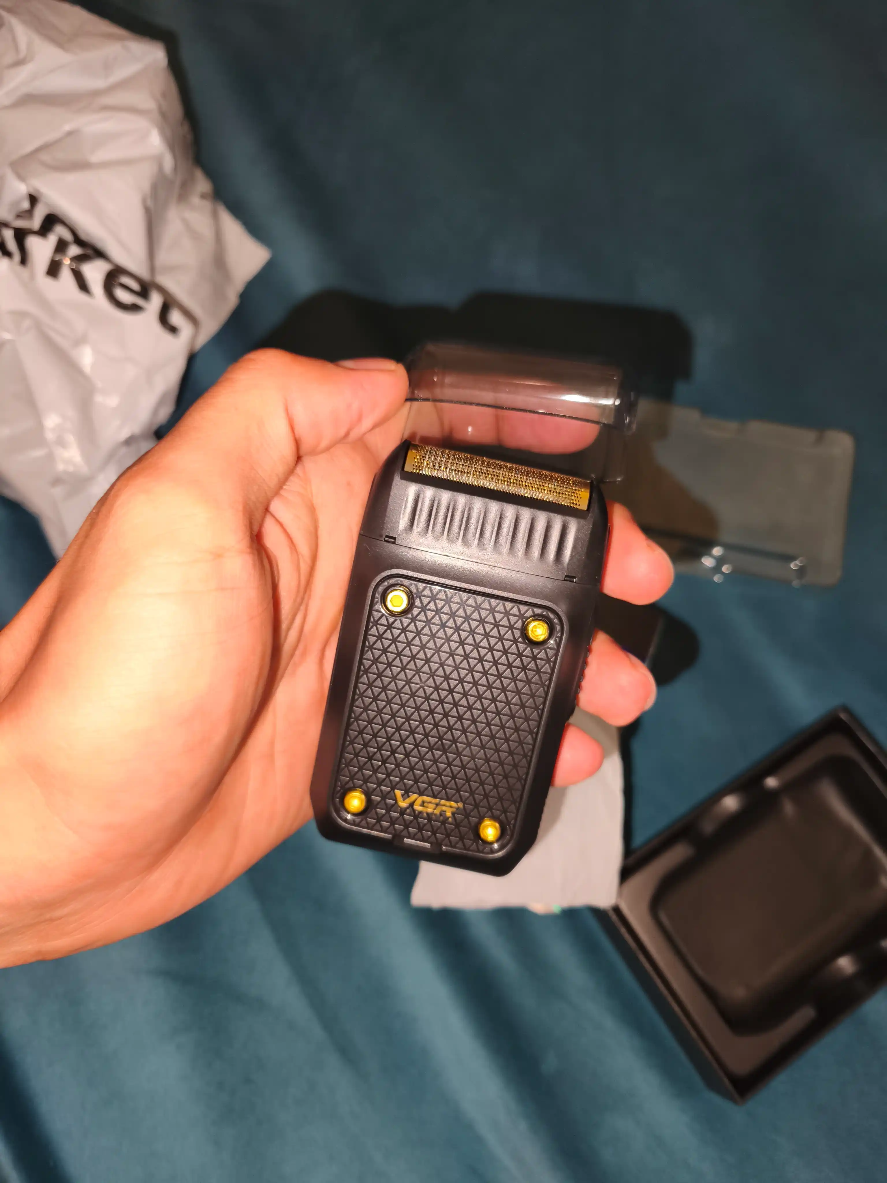 VGR V-353 elektr ustara, o‘rnatilgan trimmer bilan, simsiz portativ sheyver